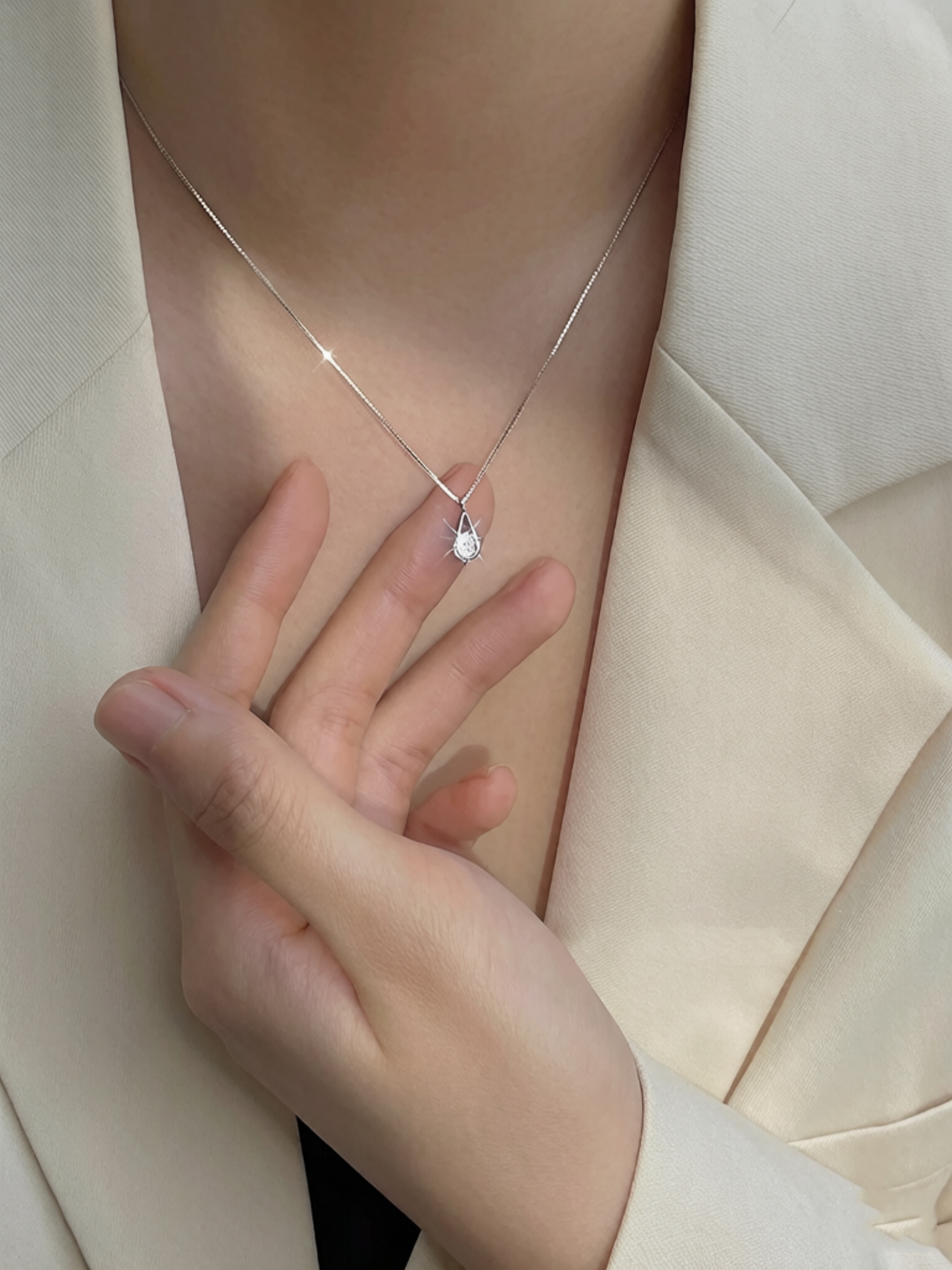 Silver Teardrop Pendant Necklace