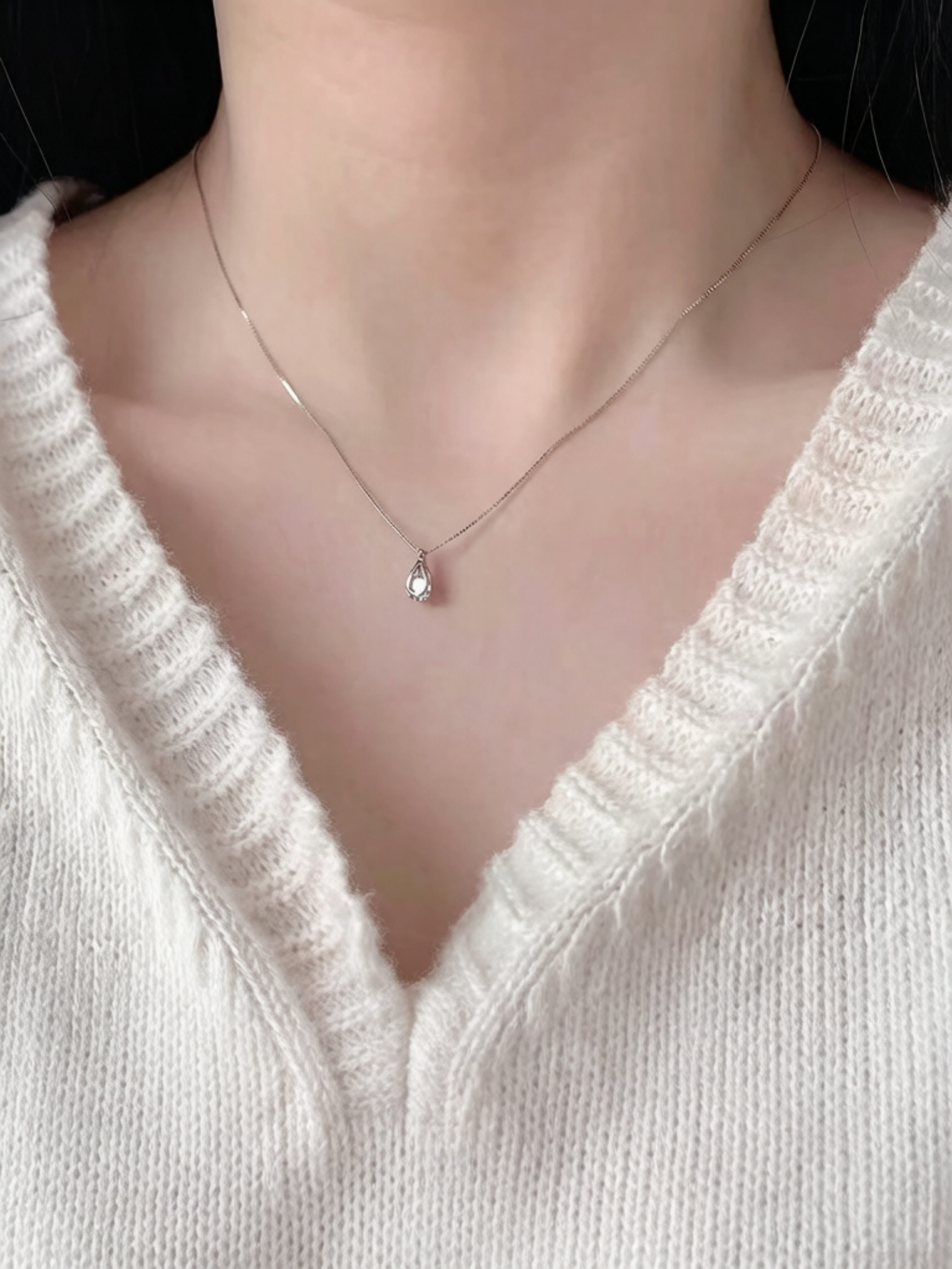 Silver Teardrop Pendant Necklace