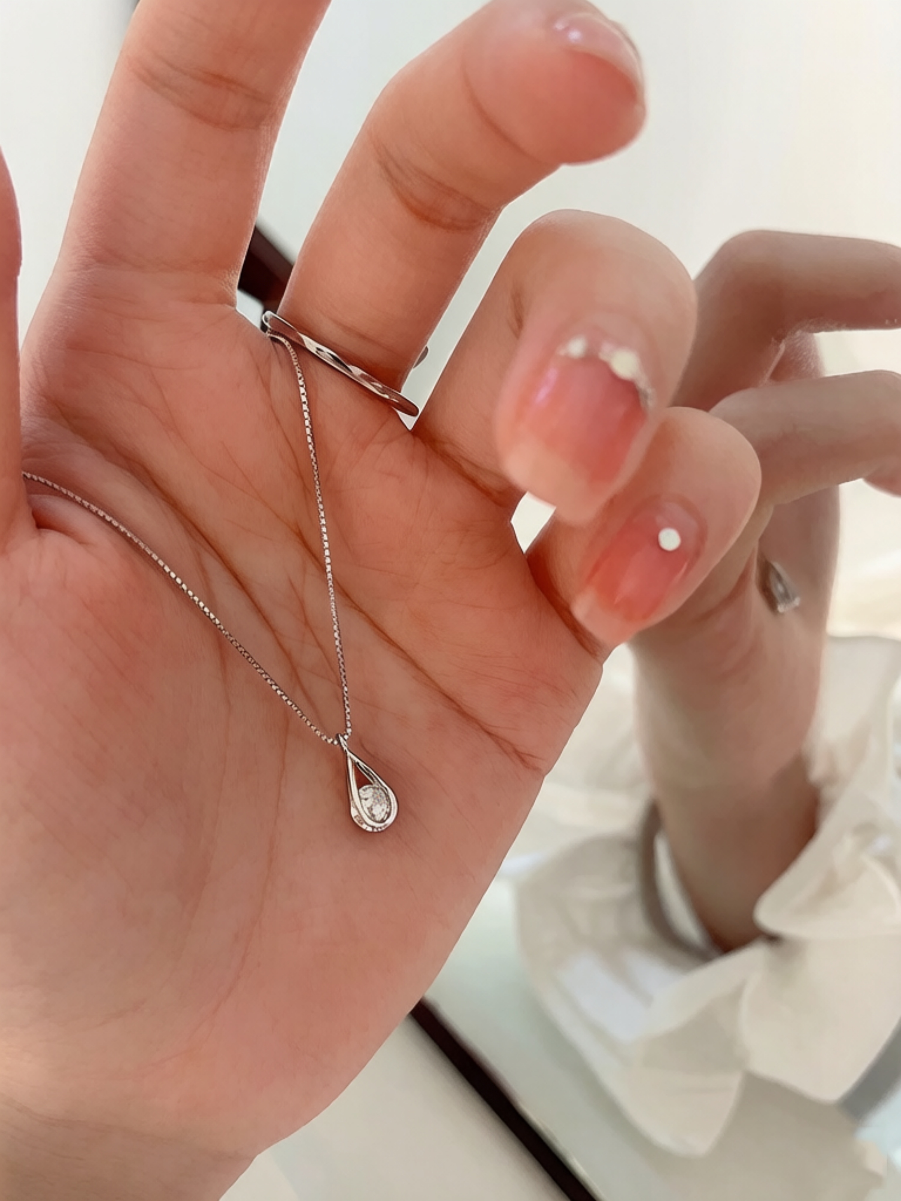 Silver Teardrop Pendant Necklace