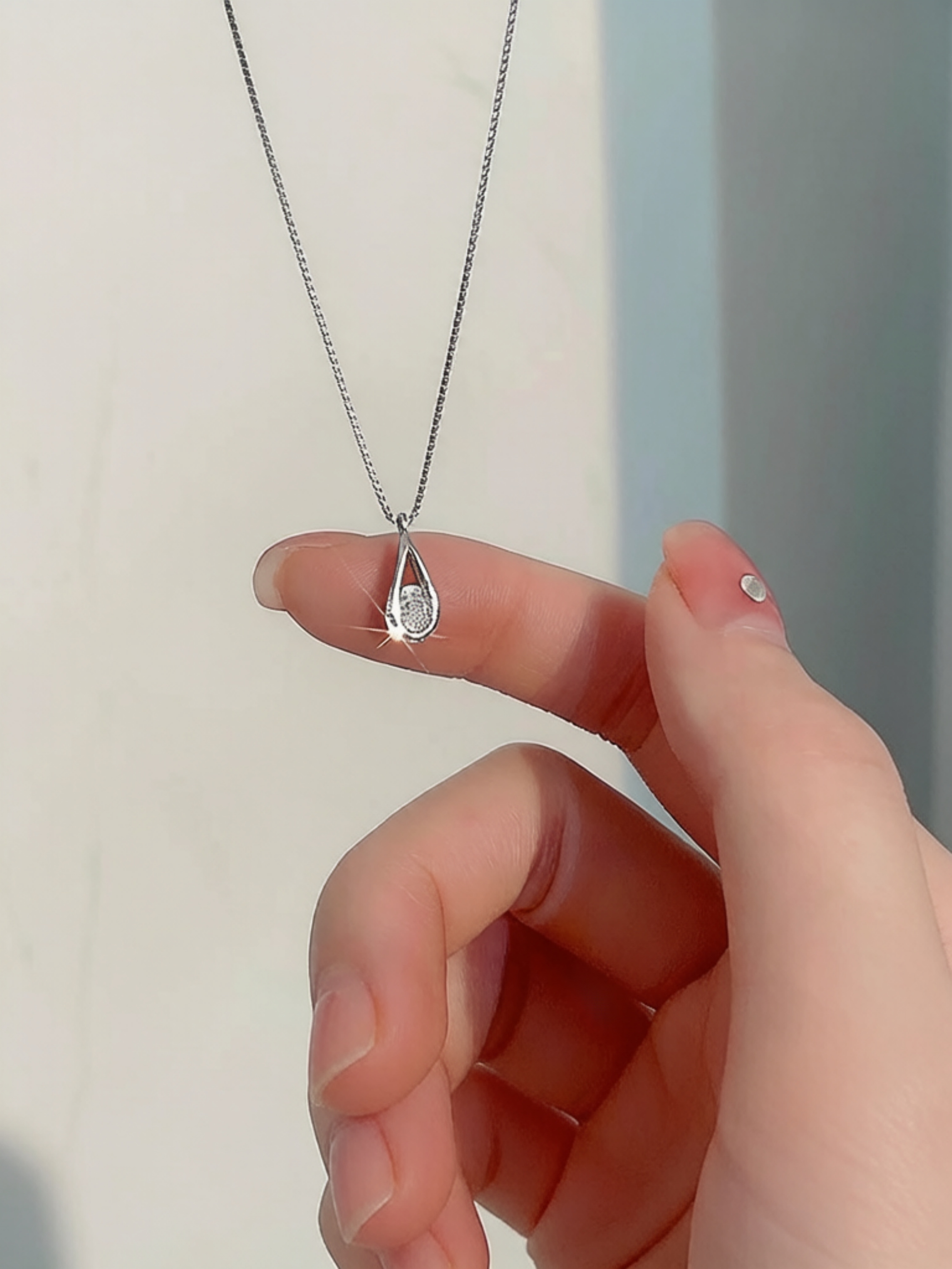 Silver Teardrop Pendant Necklace