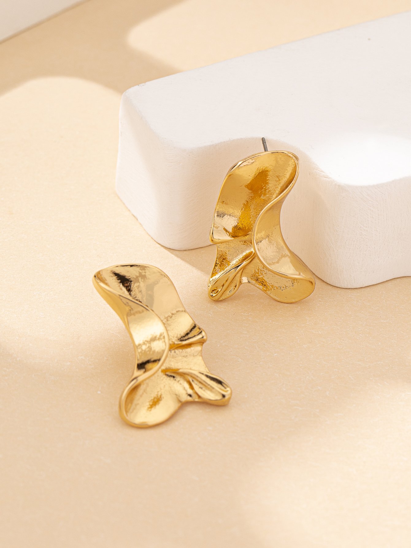 Gold Wavy Dangler Earrings for Casual Wear.