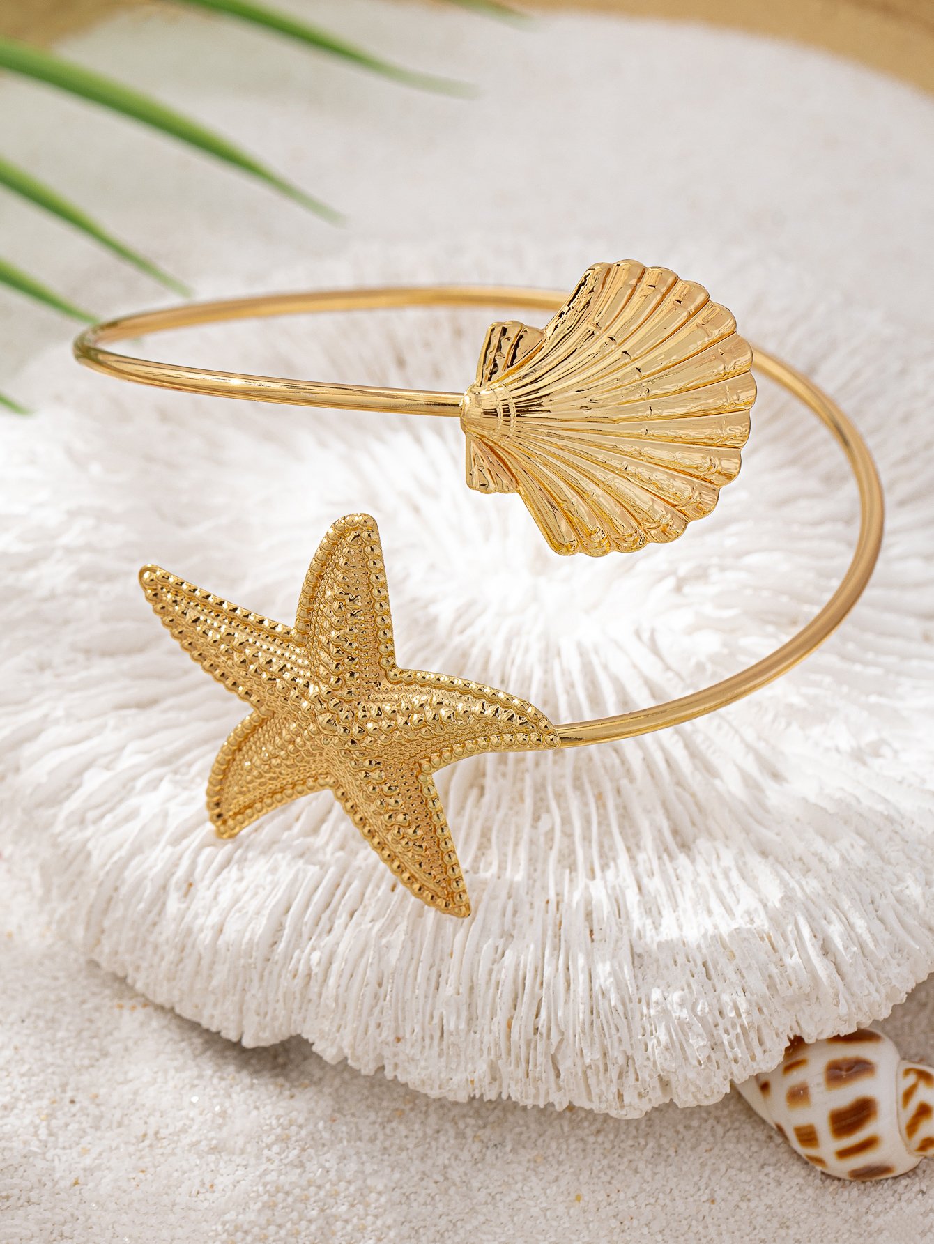Golden Starfish and Shell Cuff Bracelet for Women.