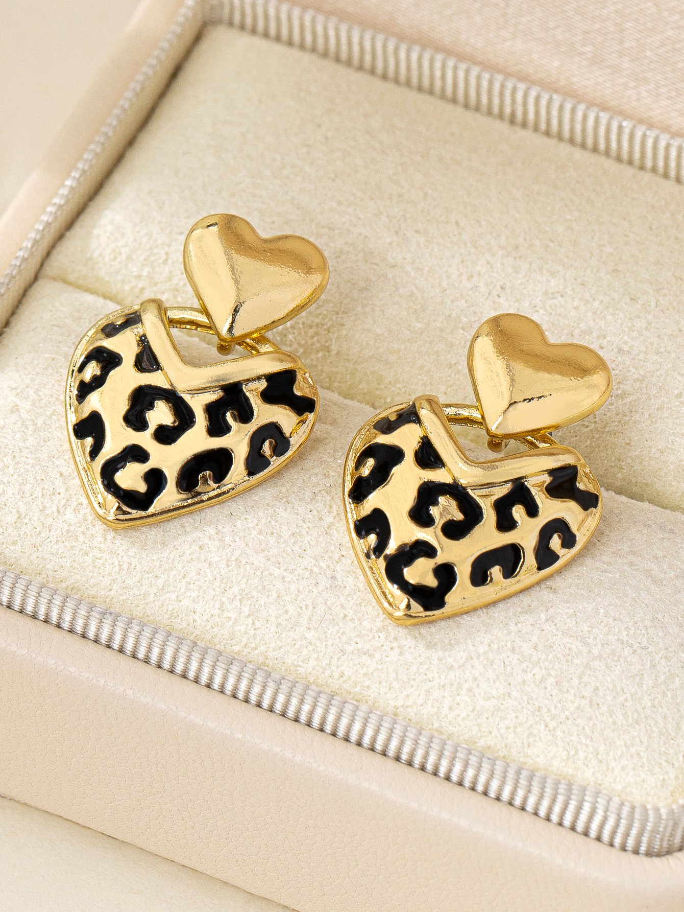 Leopard Print Heart Dangler Earrings - Multi-Color Casual Fashion.