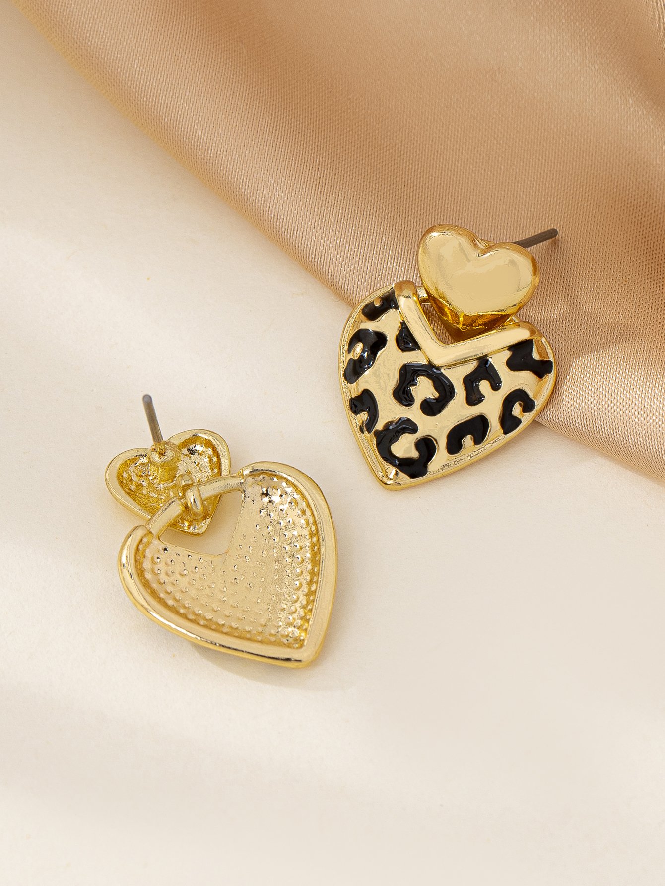 Leopard Print Heart Dangler Earrings - Multi-Color Casual Fashion.