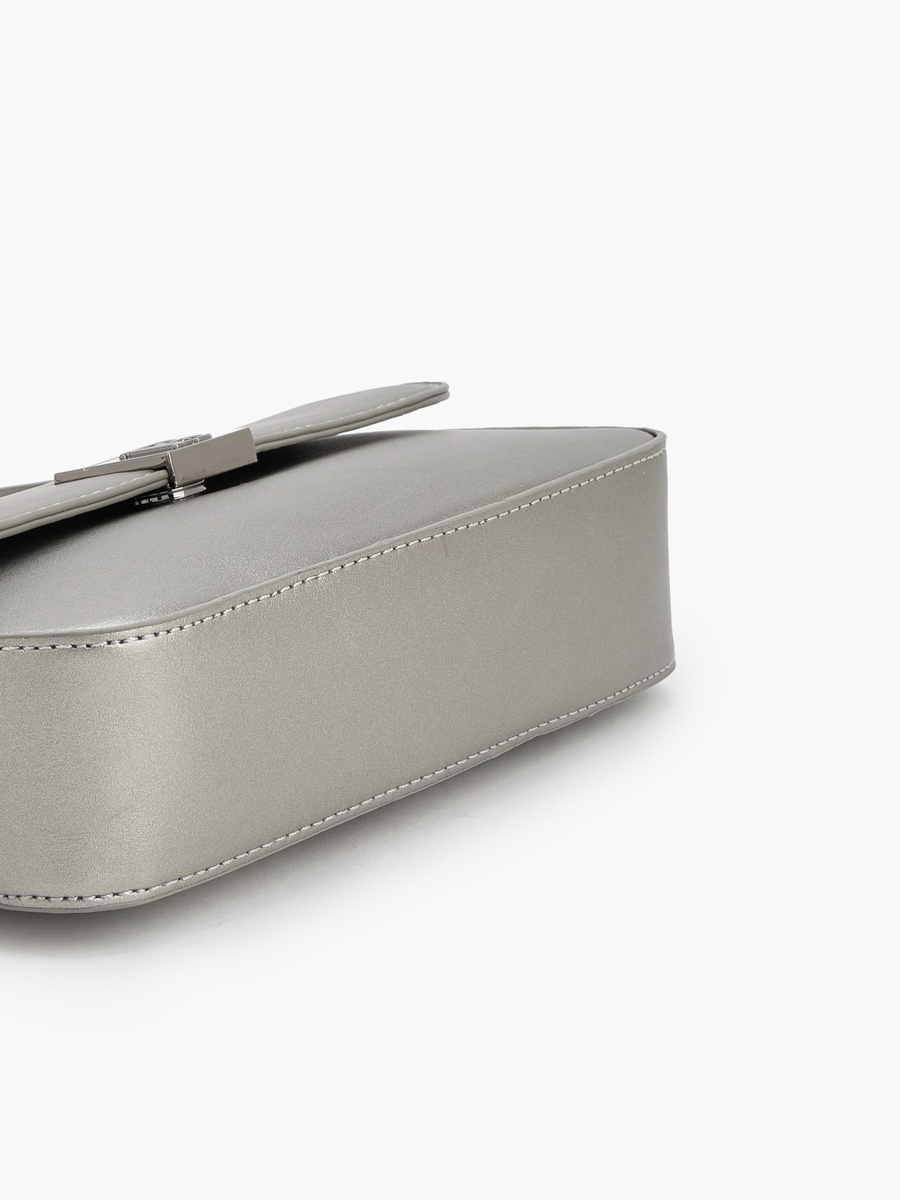 Solid Crossbody Bag with Magnetic Clasp Closure