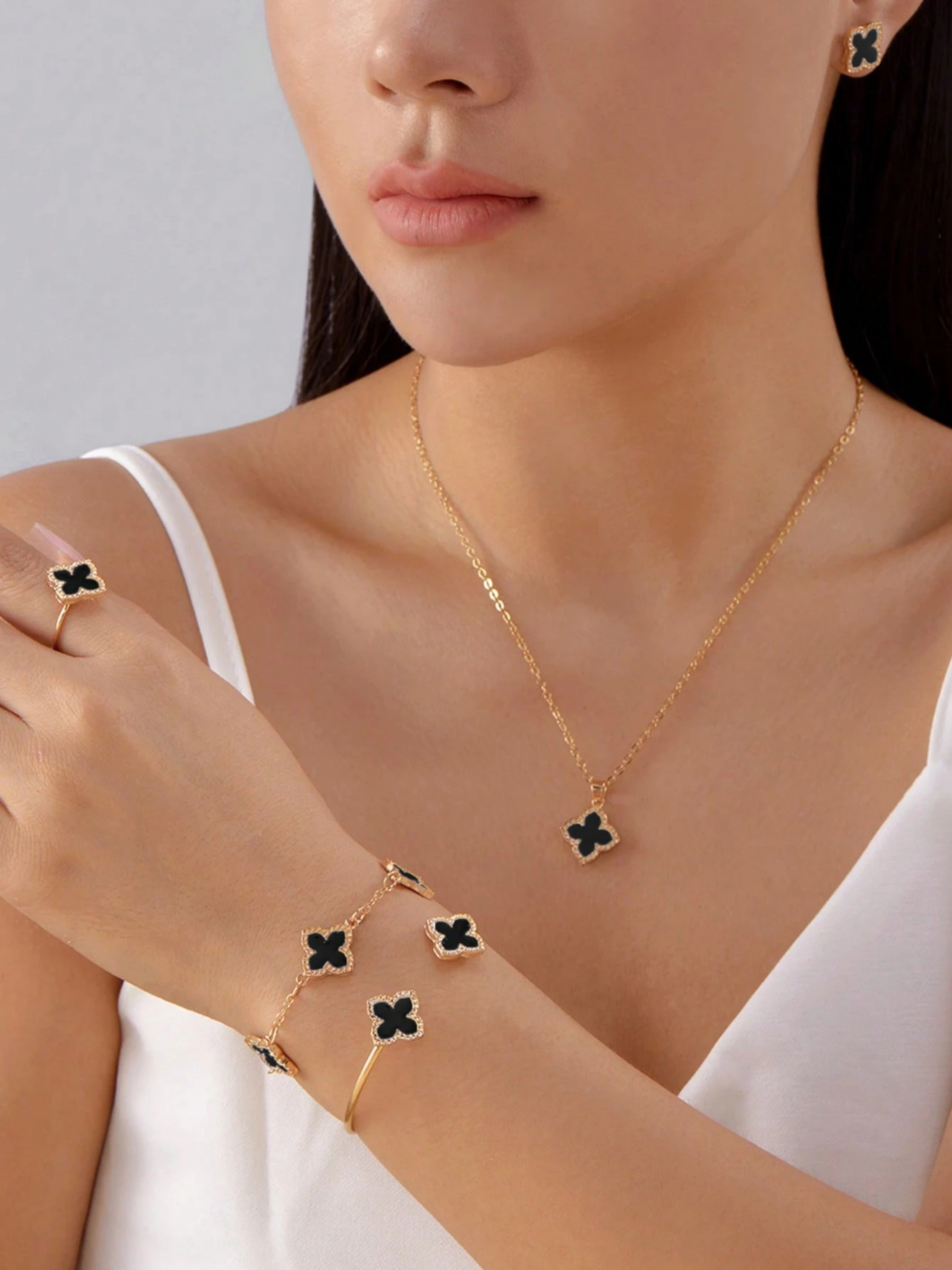 Gold Four-Leaf Clover Jewelry Set (5-Piece).