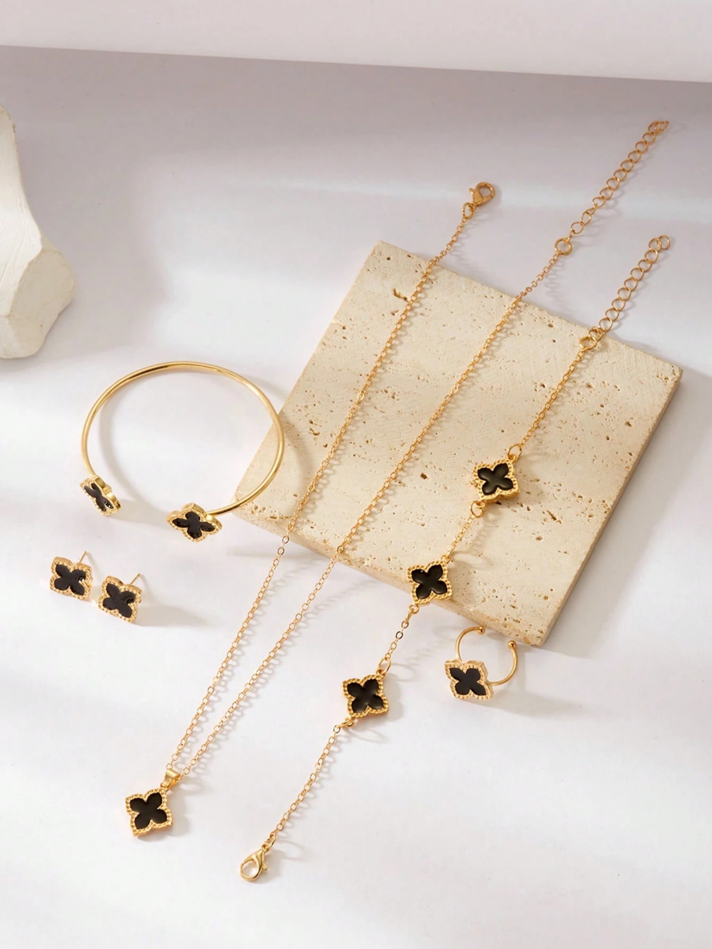 Gold Four-Leaf Clover Jewelry Set (5-Piece).