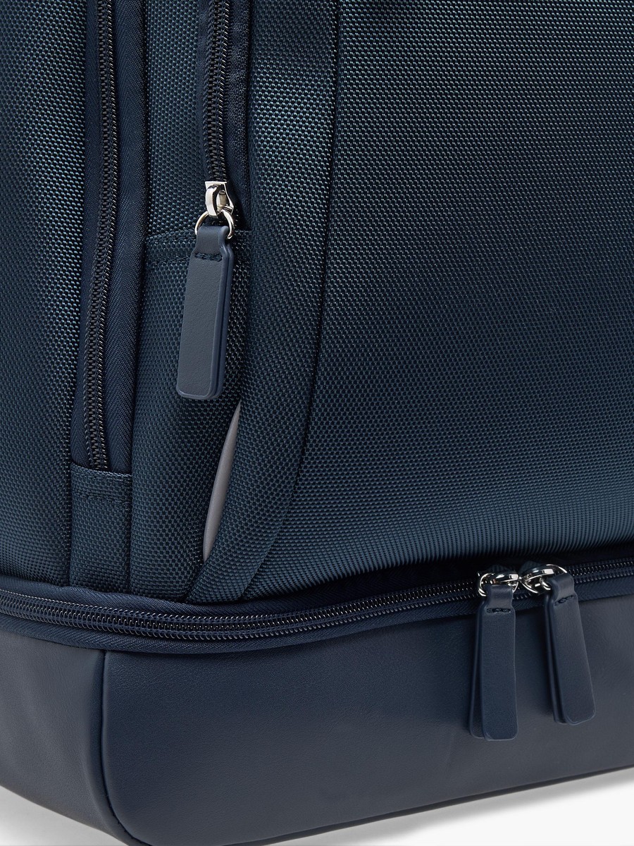 Men Textured Backpack