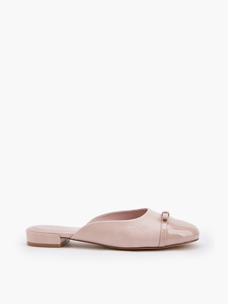 Women Crinkle Textured Mules