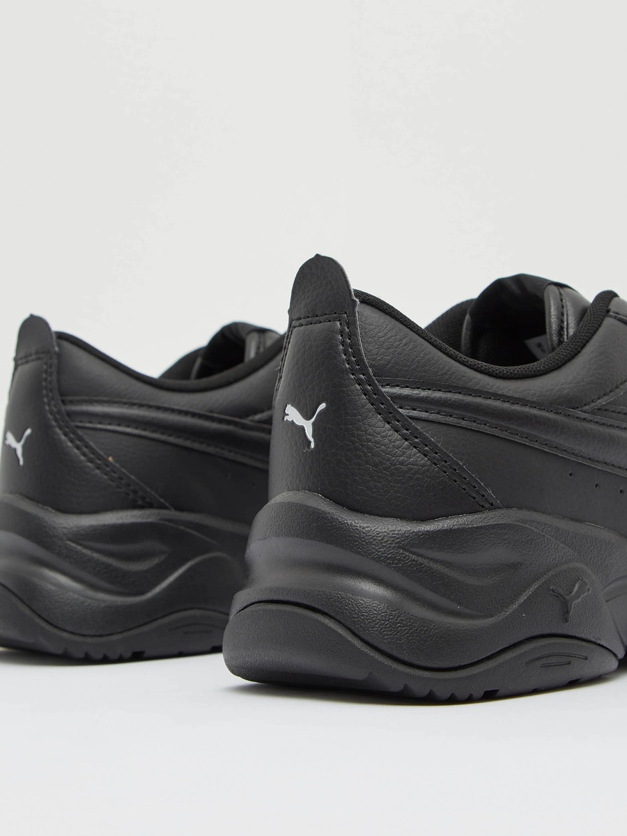 حذاء تدريب برباط إغلاق للنساء