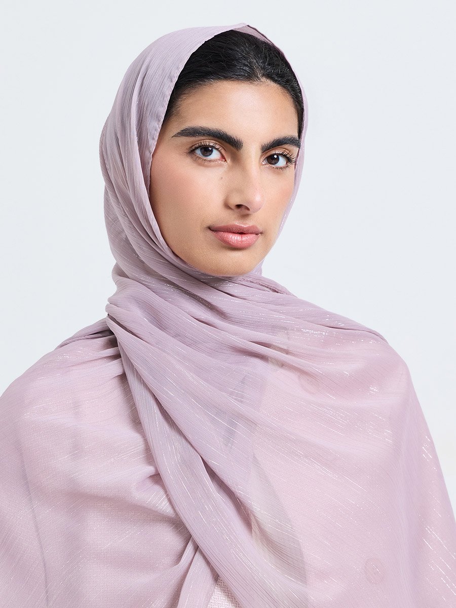 حجاب براق بنقش بارز أرجواني فاتح 70*180 سم