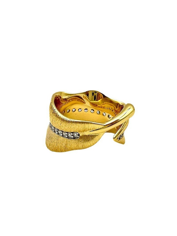 Gold Tone Wavy Zircon Ring