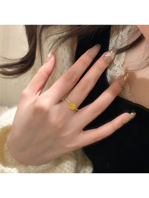خاتم يد بتصميم مخرم
