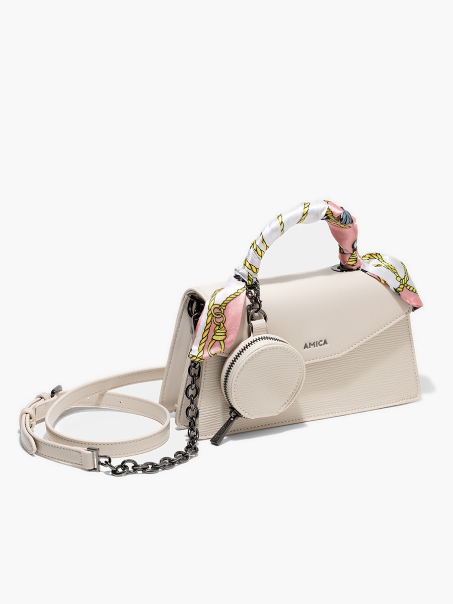 شنطة كروس بودي بتفاصيل بارزة الملمس ومقبض وشاح