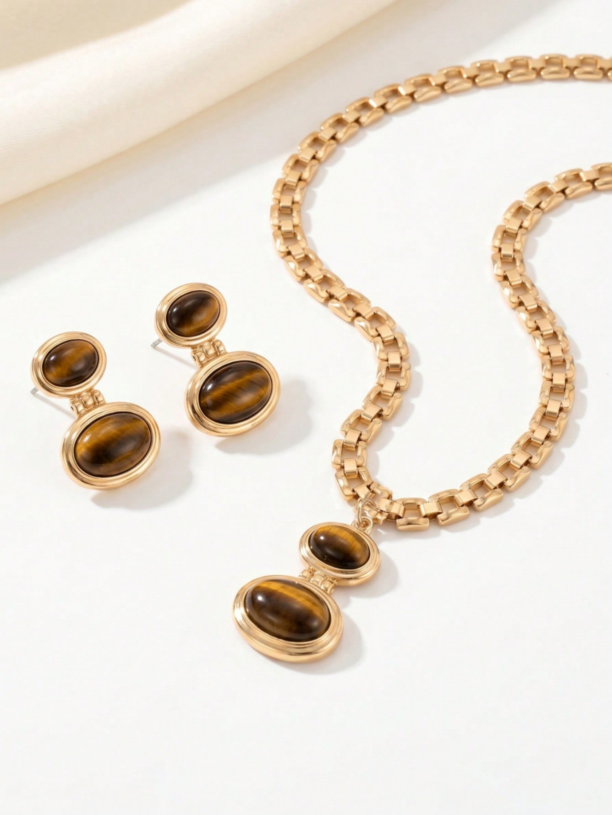 Gold Chunky Chain Pendant Necklace and Oval Amber Drop Earrings Set
