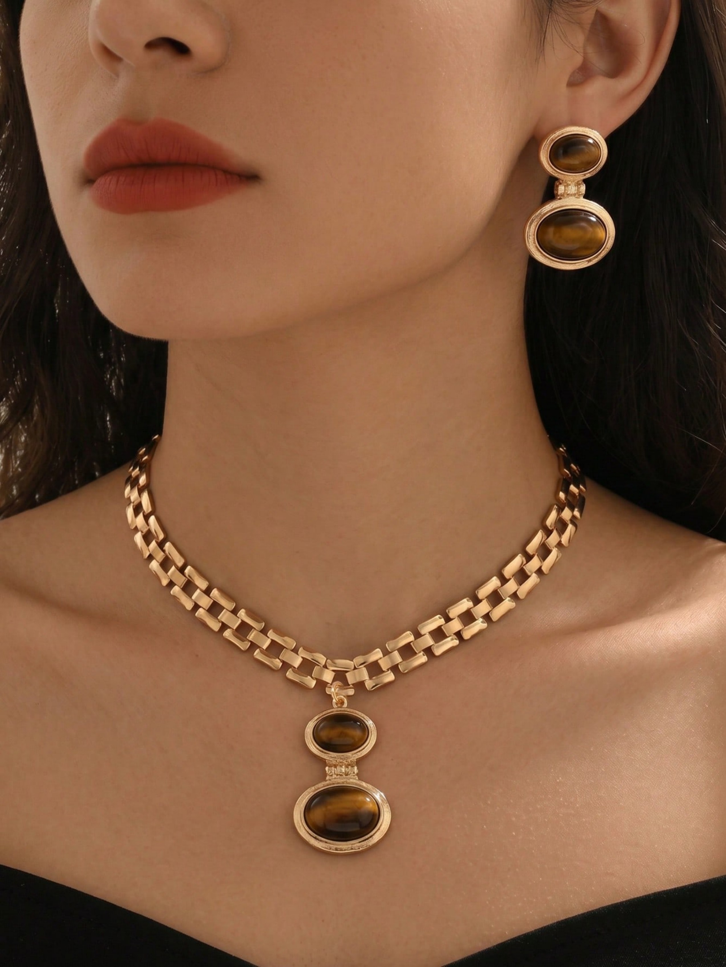 Gold Chunky Chain Pendant Necklace and Oval Amber Drop Earrings Set
