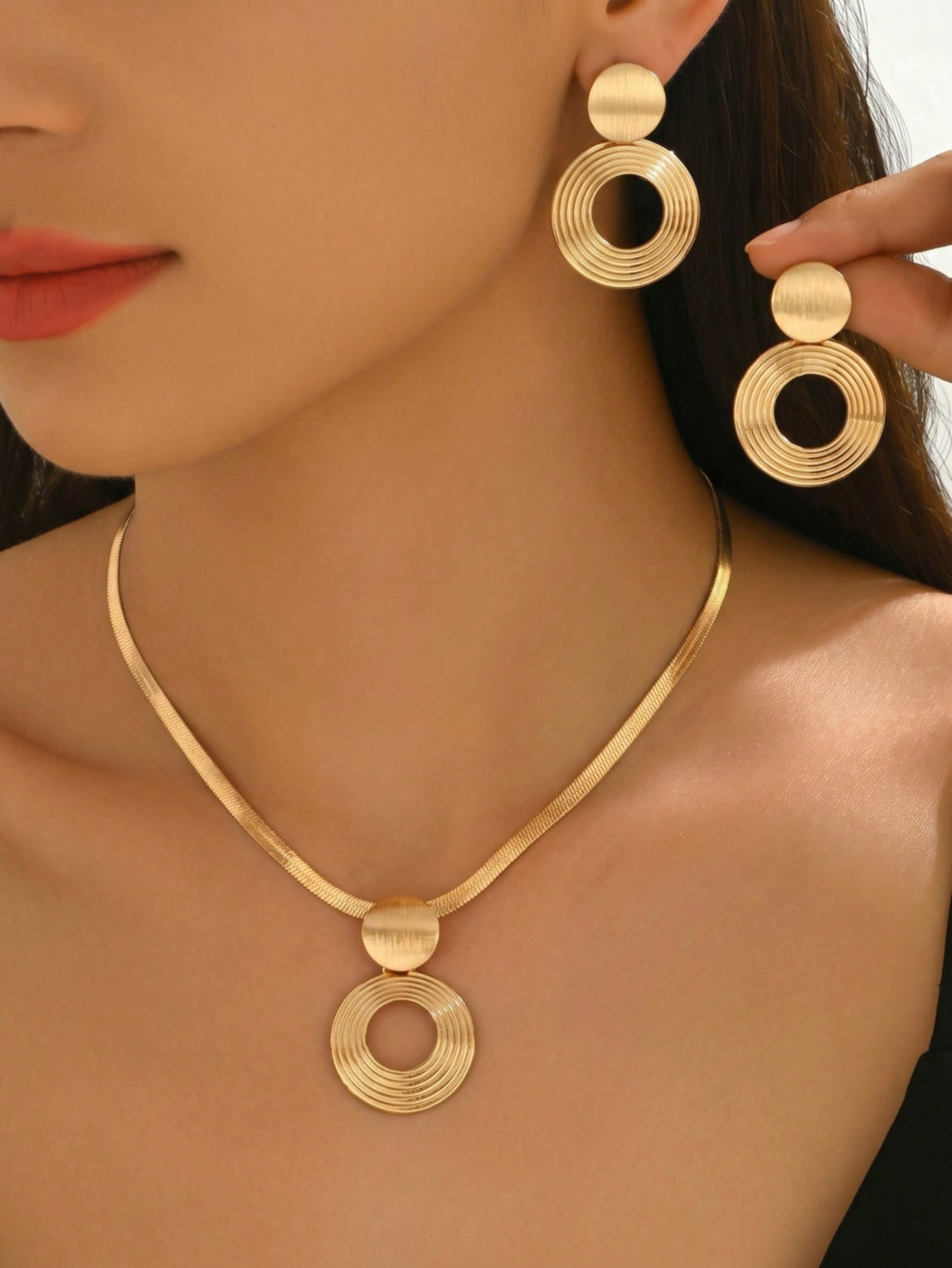 Gold Geometric Snake Chain Necklace and Earrings Set