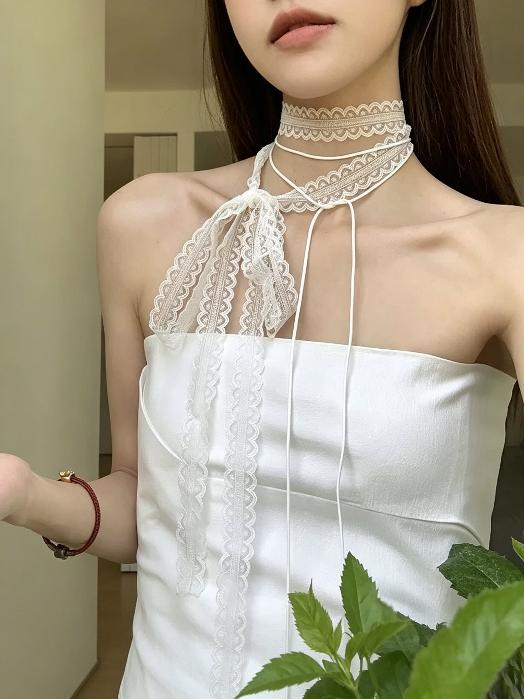 وشاح عنق برباط دانتيل لون أبيض