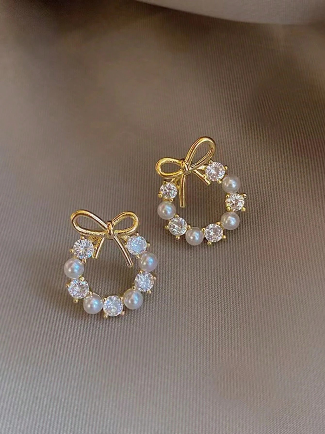 Gold Bowknot Pearl and Zircon Stud Earrings for Women - Casual Wear.