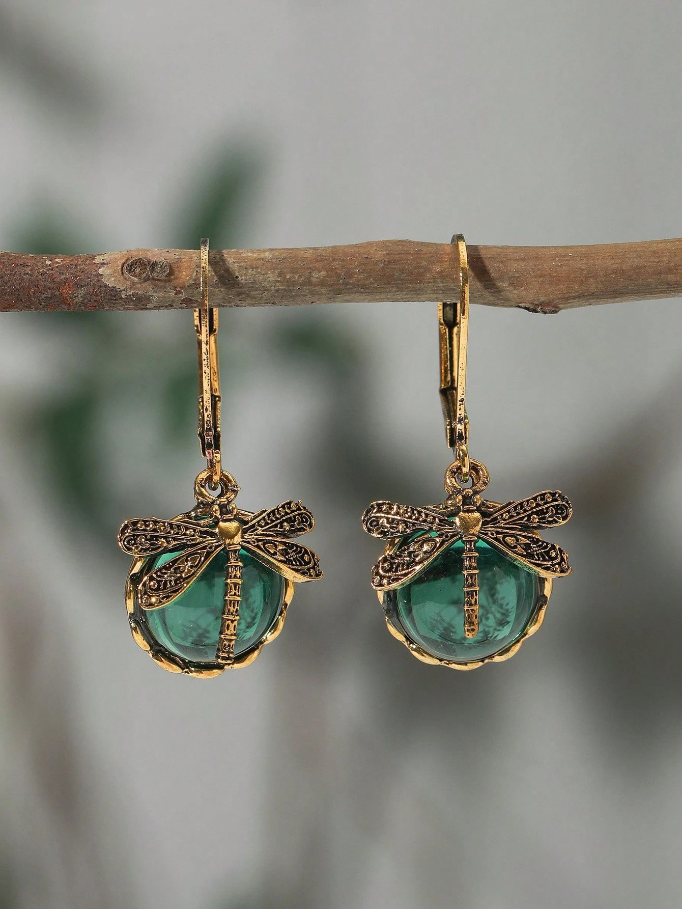Gold Dragonfly Emerald Green Glass Drop Earrings for Women - Casual Vintage Style.