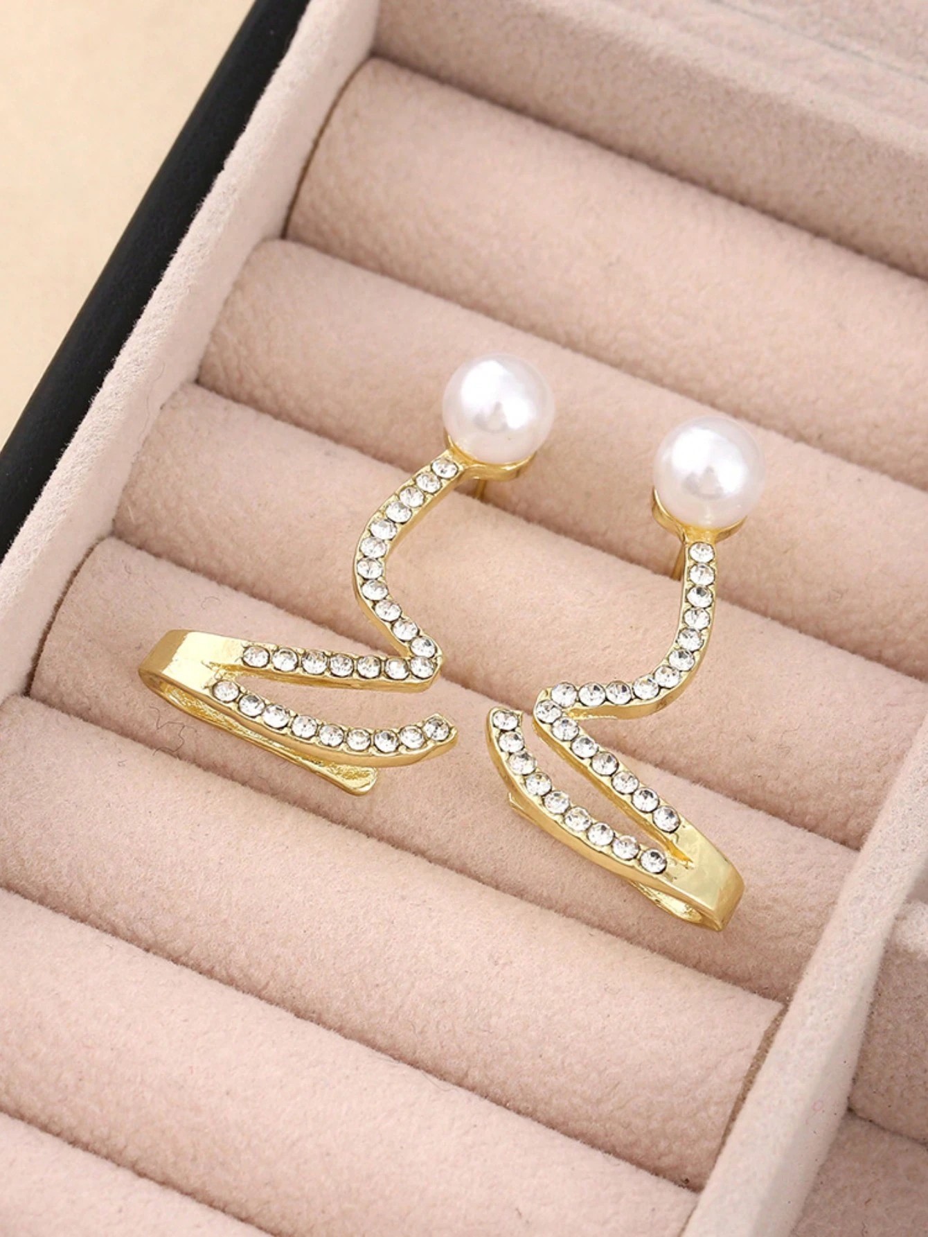 Gold Pearl and Rhinestone Stud Earrings - Casual Style.