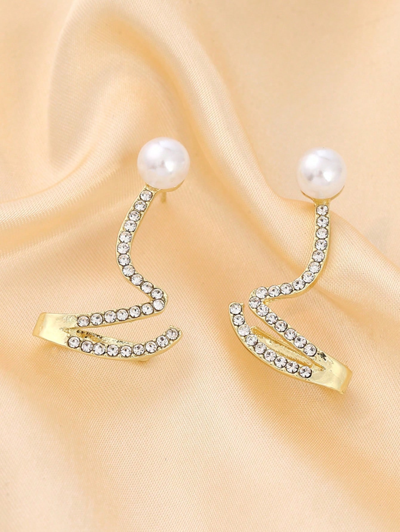 Gold Pearl and Rhinestone Stud Earrings - Casual Style.