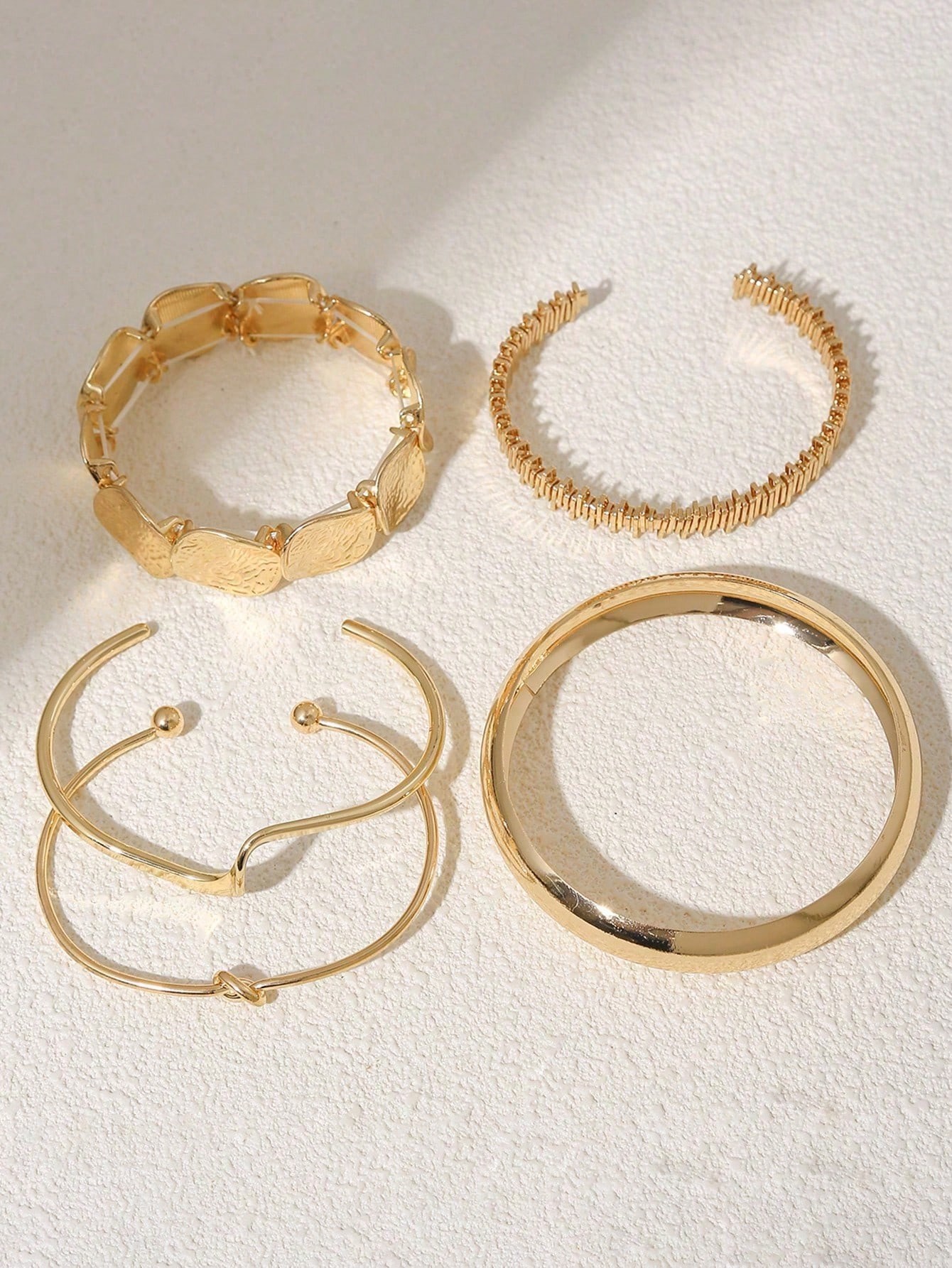 Golden Bangle Bracelet Set (5-Pack) - Casual Everyday Wear.