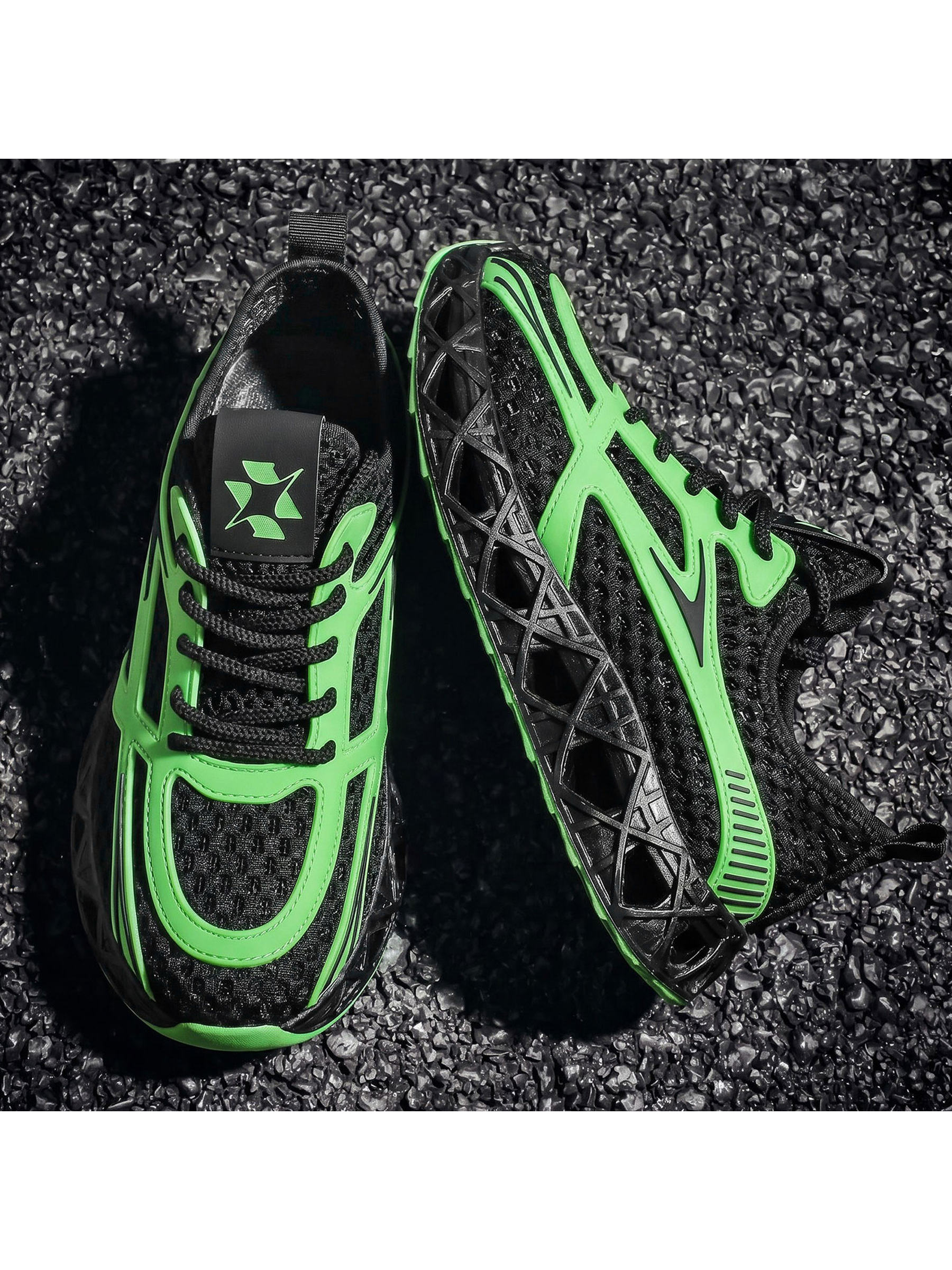 Mens Dynamic Green and Black Sporty Sneakers