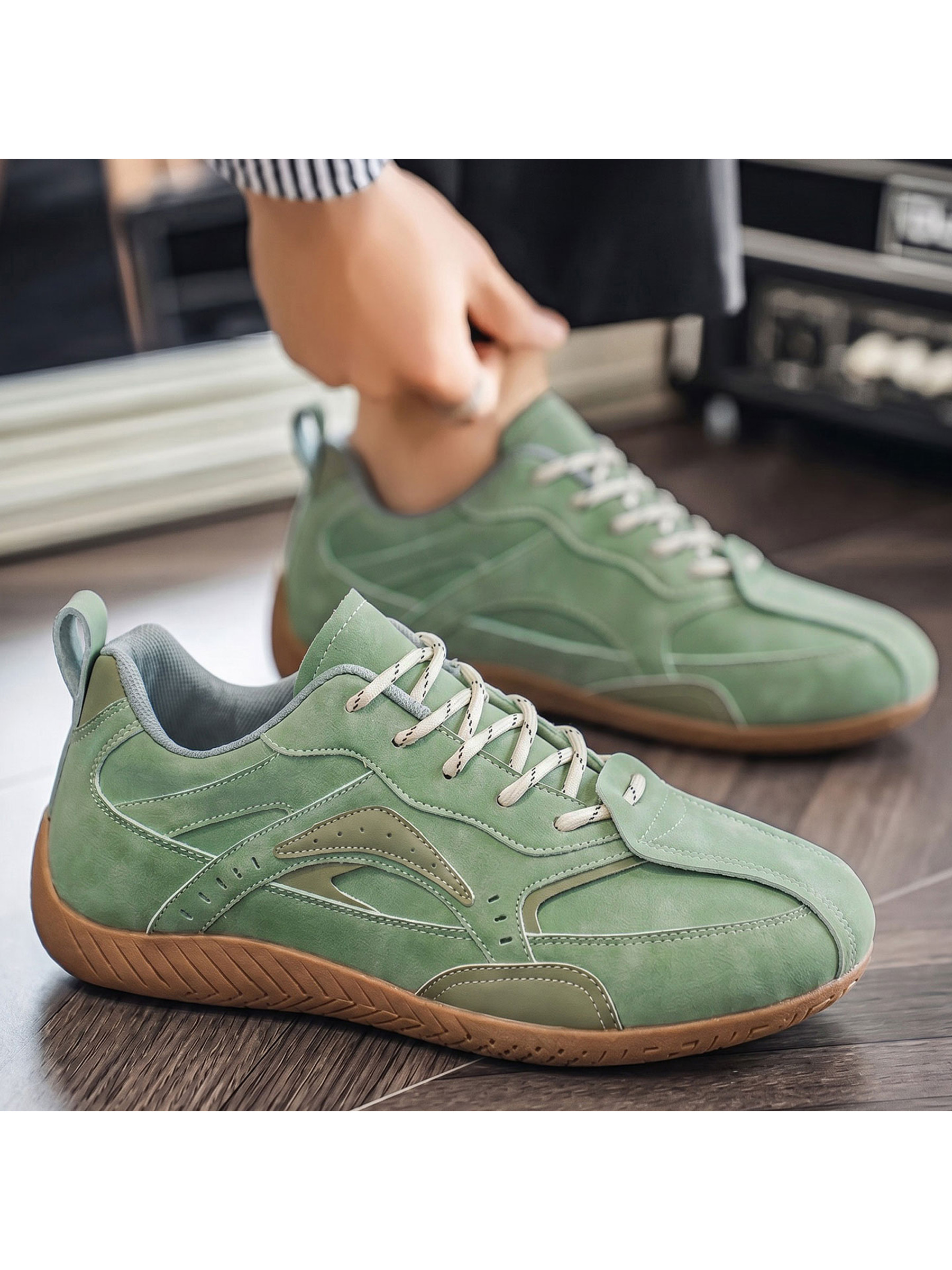 Mens Green Lightweight Lace-Up Sneakers