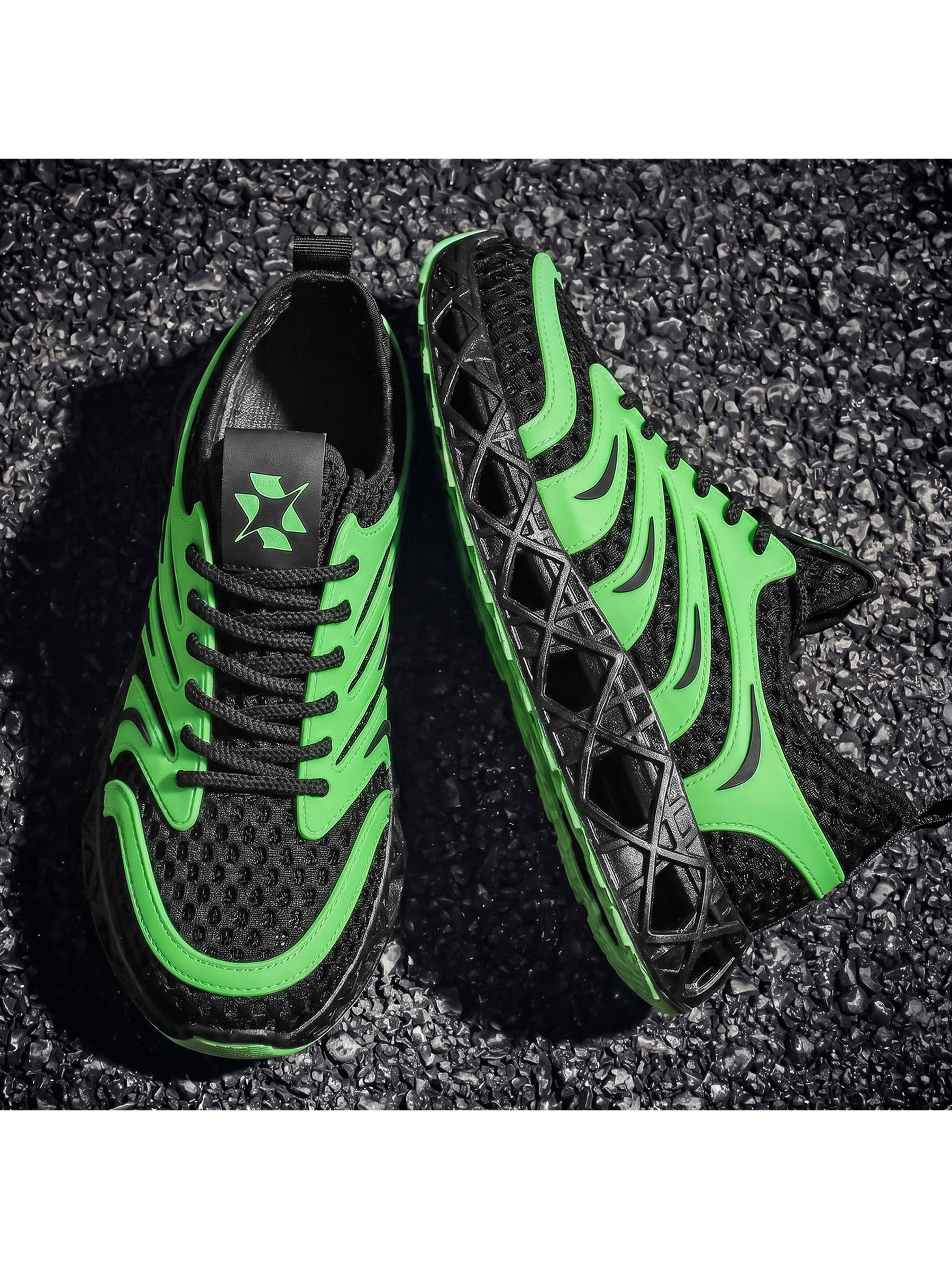 Mens Dynamic Green and Black Mesh Sporty Sneakers