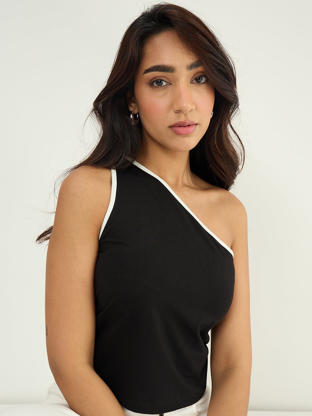 Black Sleeveless One-Shoulder Top with Contrast Trim