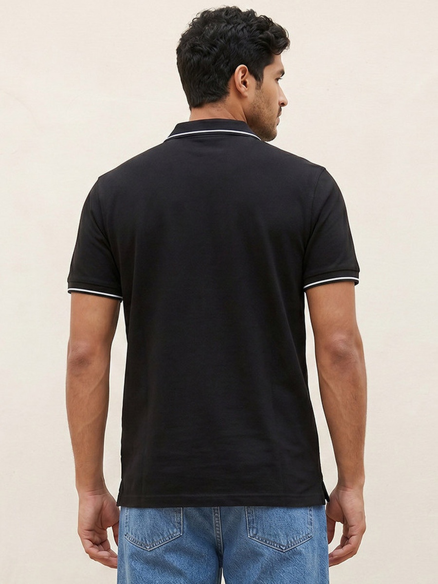 تيشيرت بولو بأكمام قصيرة وتفاصيل بارزة الملمس