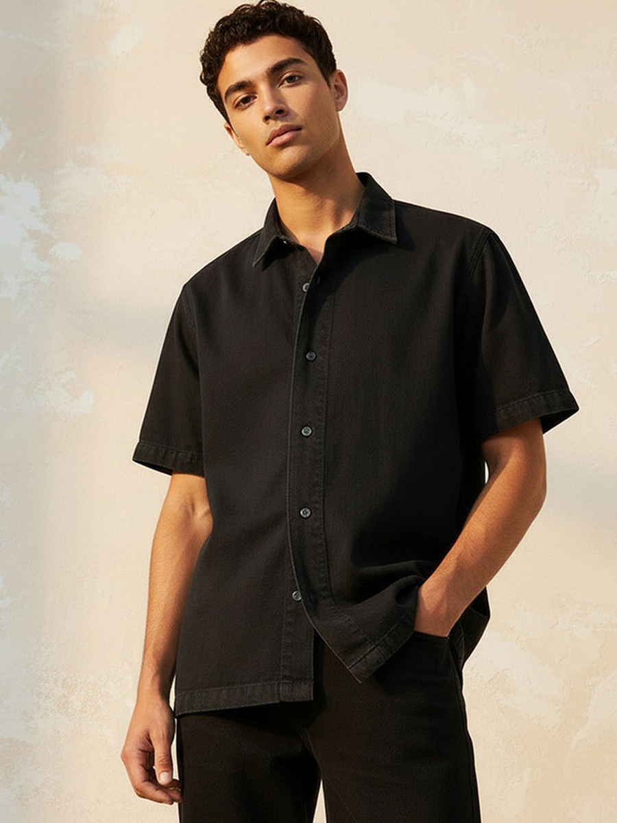 Men Collared Short Sleeves Shirt