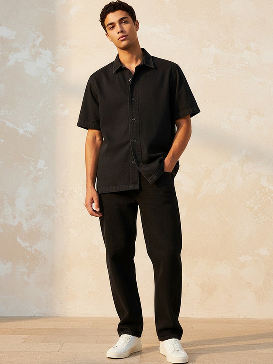 Men Collared Short Sleeves Shirt