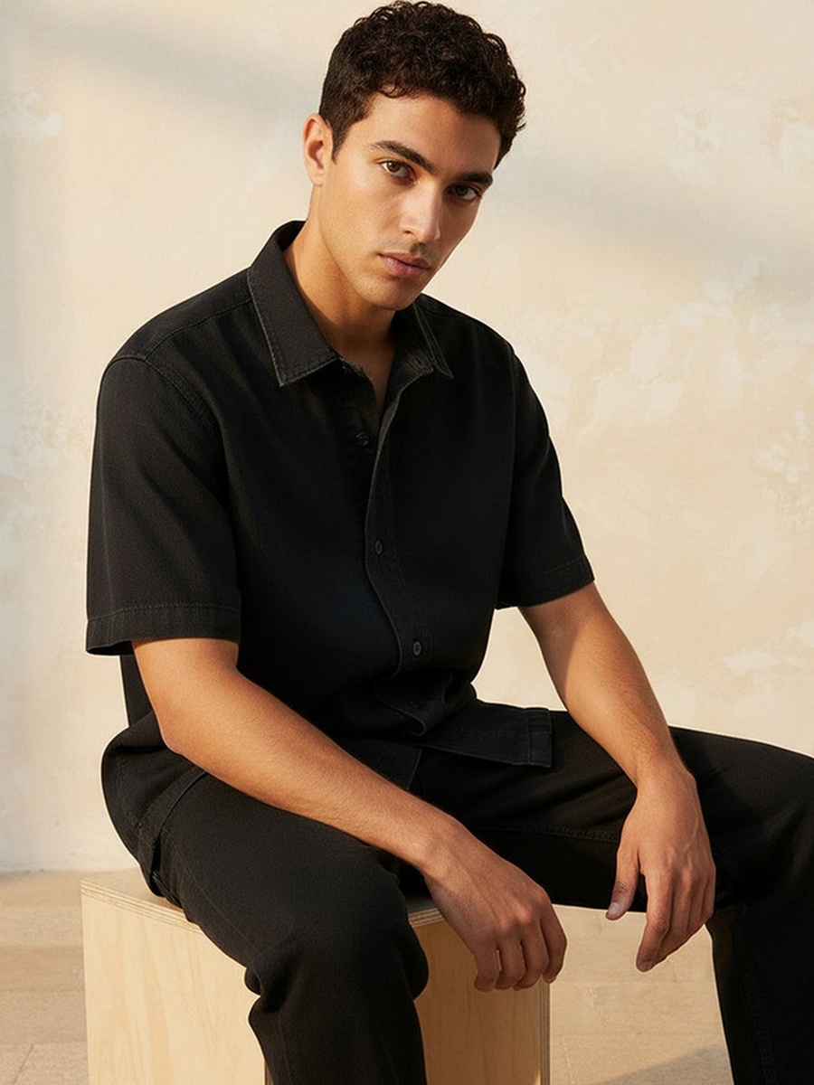 Men Collared Short Sleeves Shirt