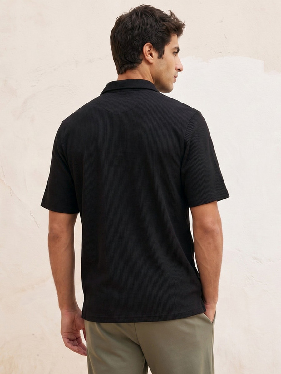 Regular Fit Collared Textured Short Sleeves Shirt