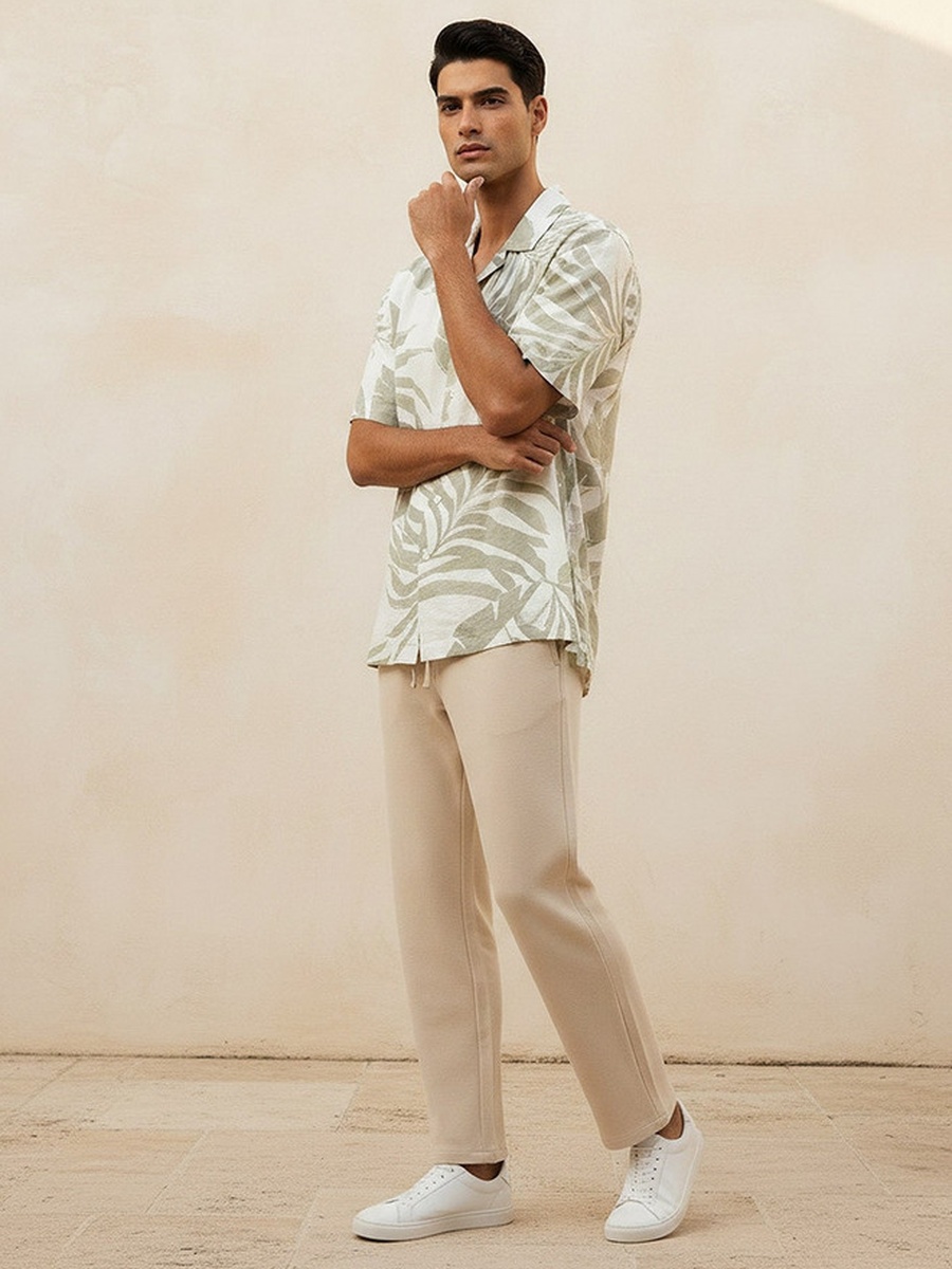 Regular Fit Collared Printed Short Sleeves Resort Shirt