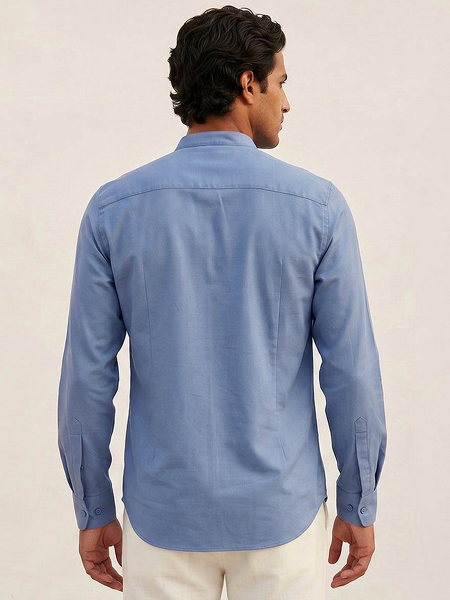 قميص بياقة ماندارين بقصة مستقيمة وتفاصيل بارزة الملمس