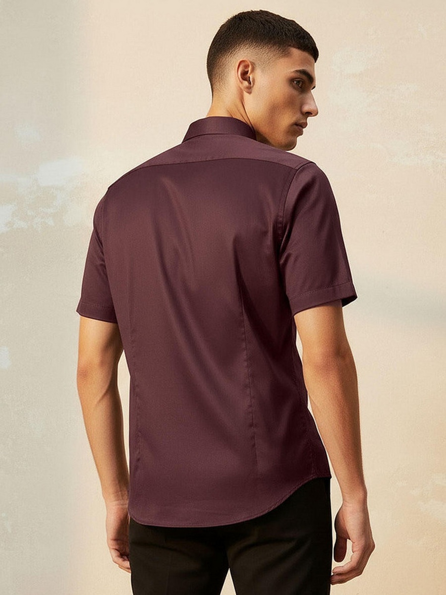 Slim Fit Collared Short Sleeves Shirt