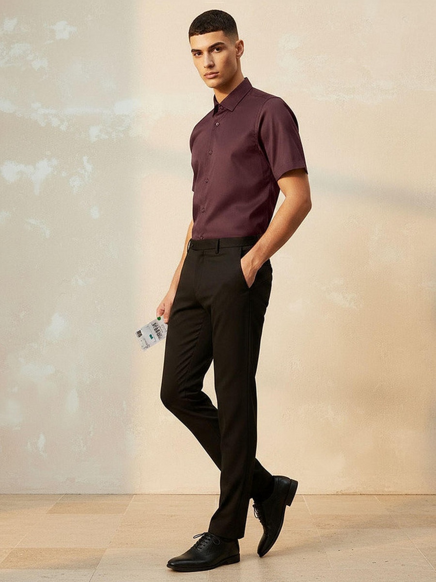 Slim Fit Collared Short Sleeves Shirt