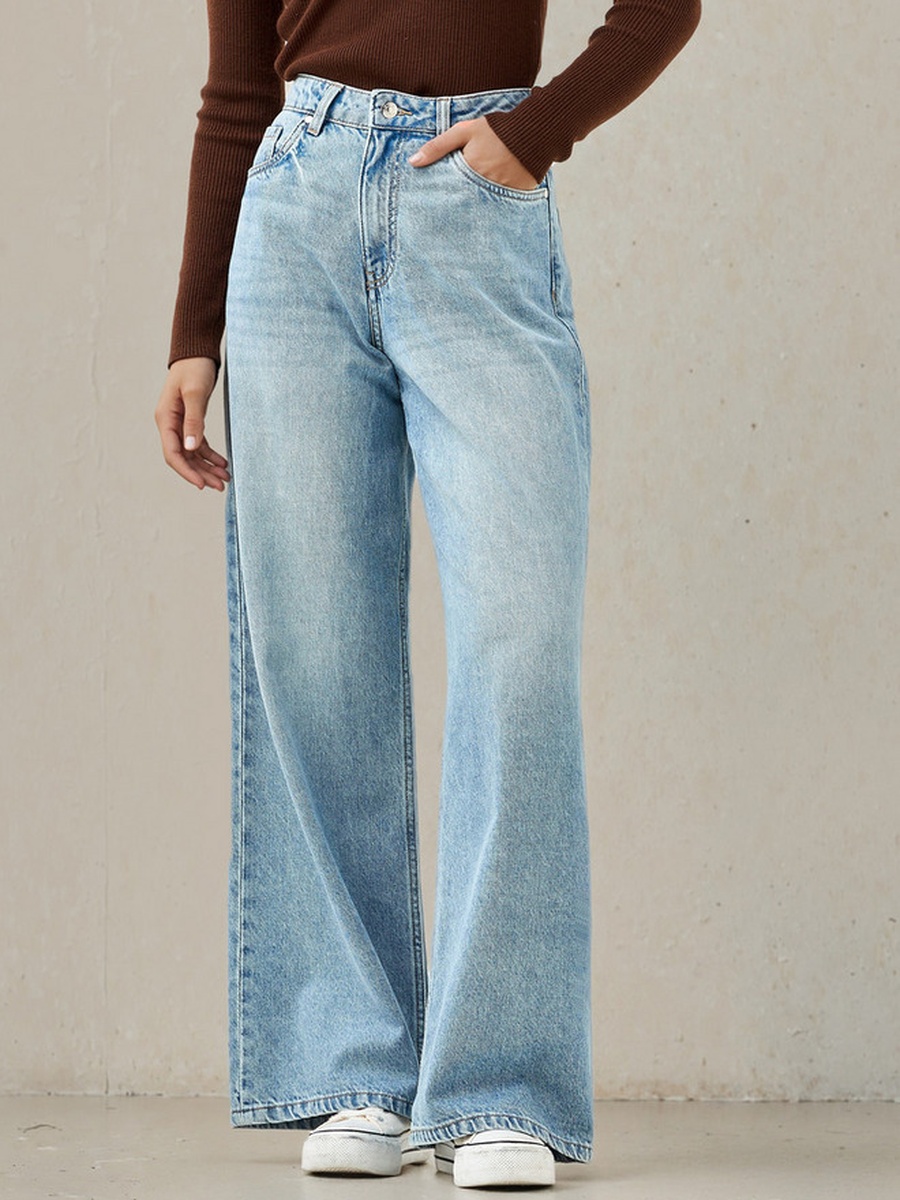 Wide Leg Jeans with Pockets