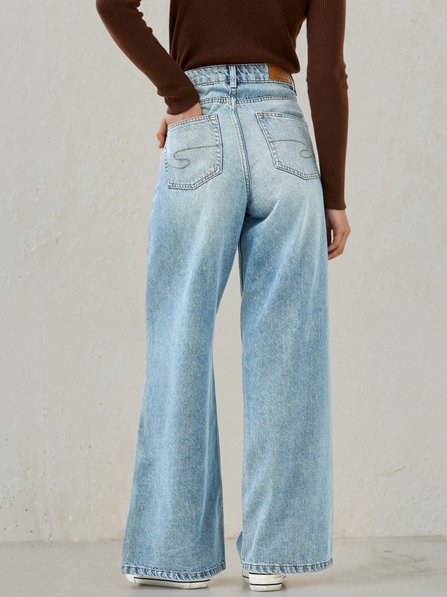 Wide Leg Jeans with Pockets