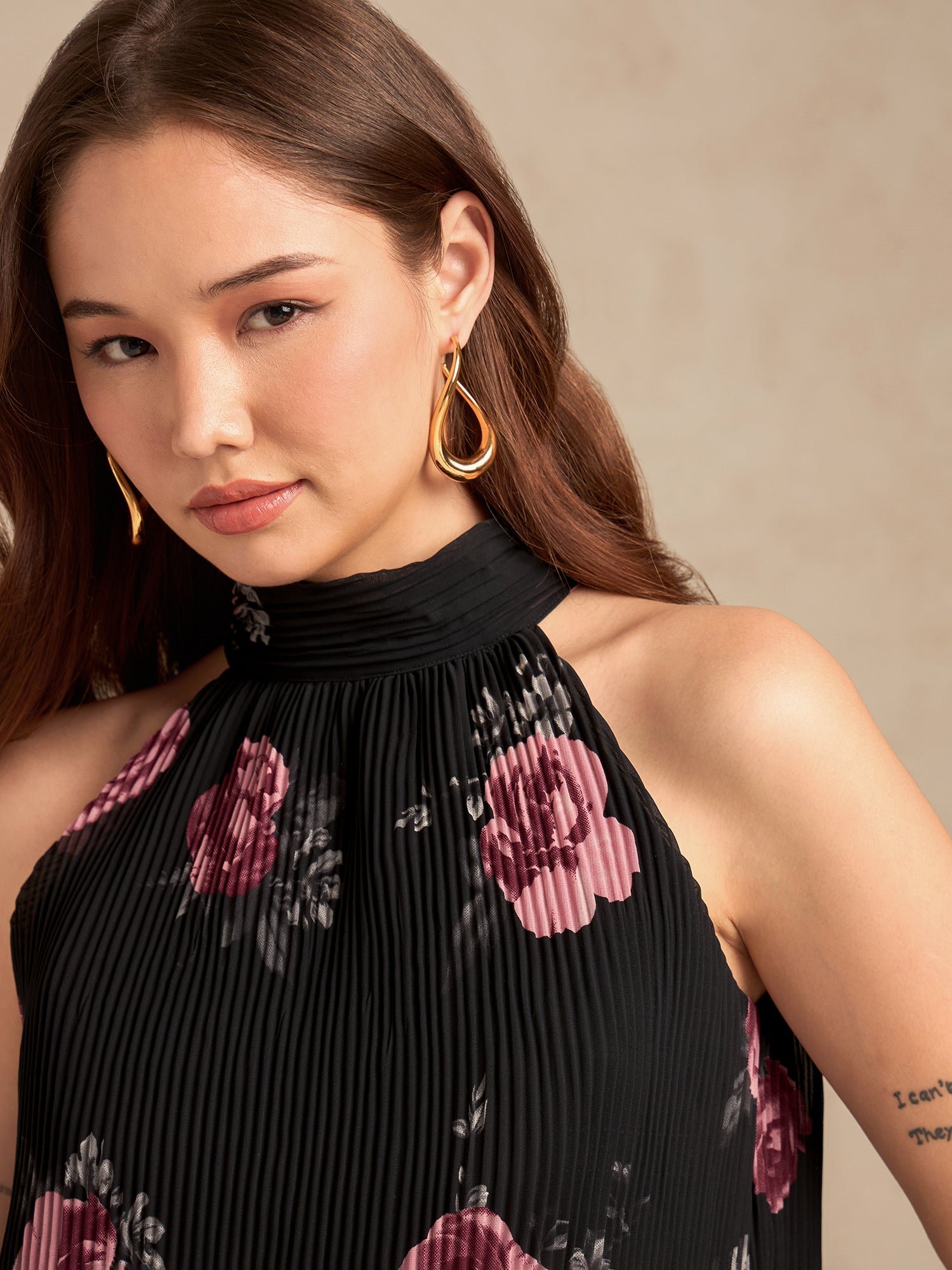 Black Sleeveless Floral Plisse Halter Top