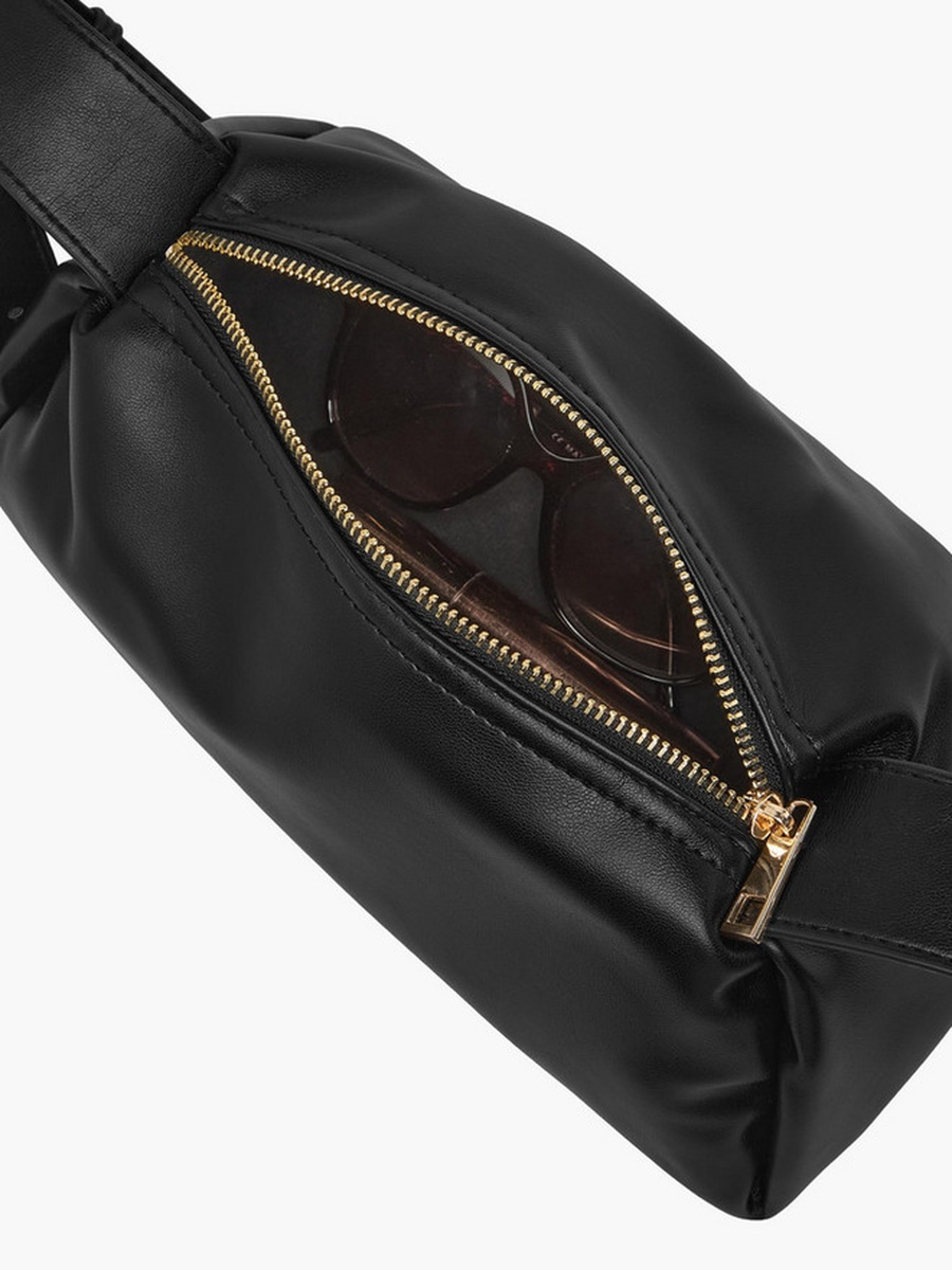 شنطة كروس بادي بحزام قابل للتعديل وتفاصيل مجمعة