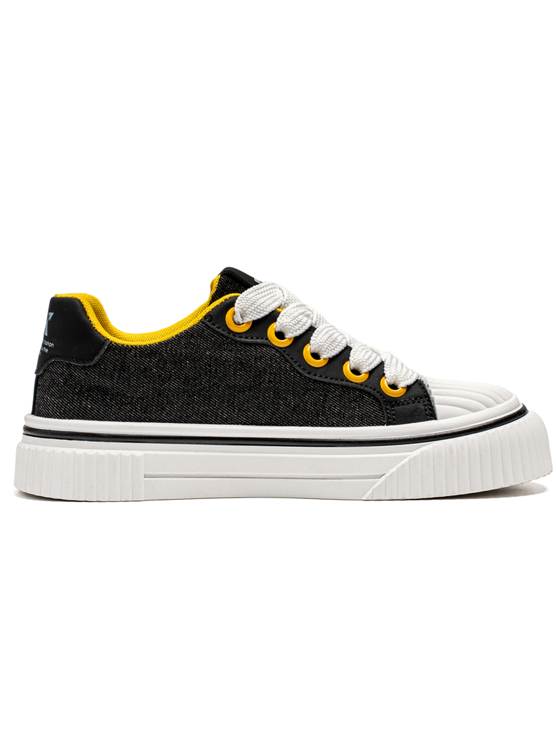 Contrast Tab Casual Sneakers