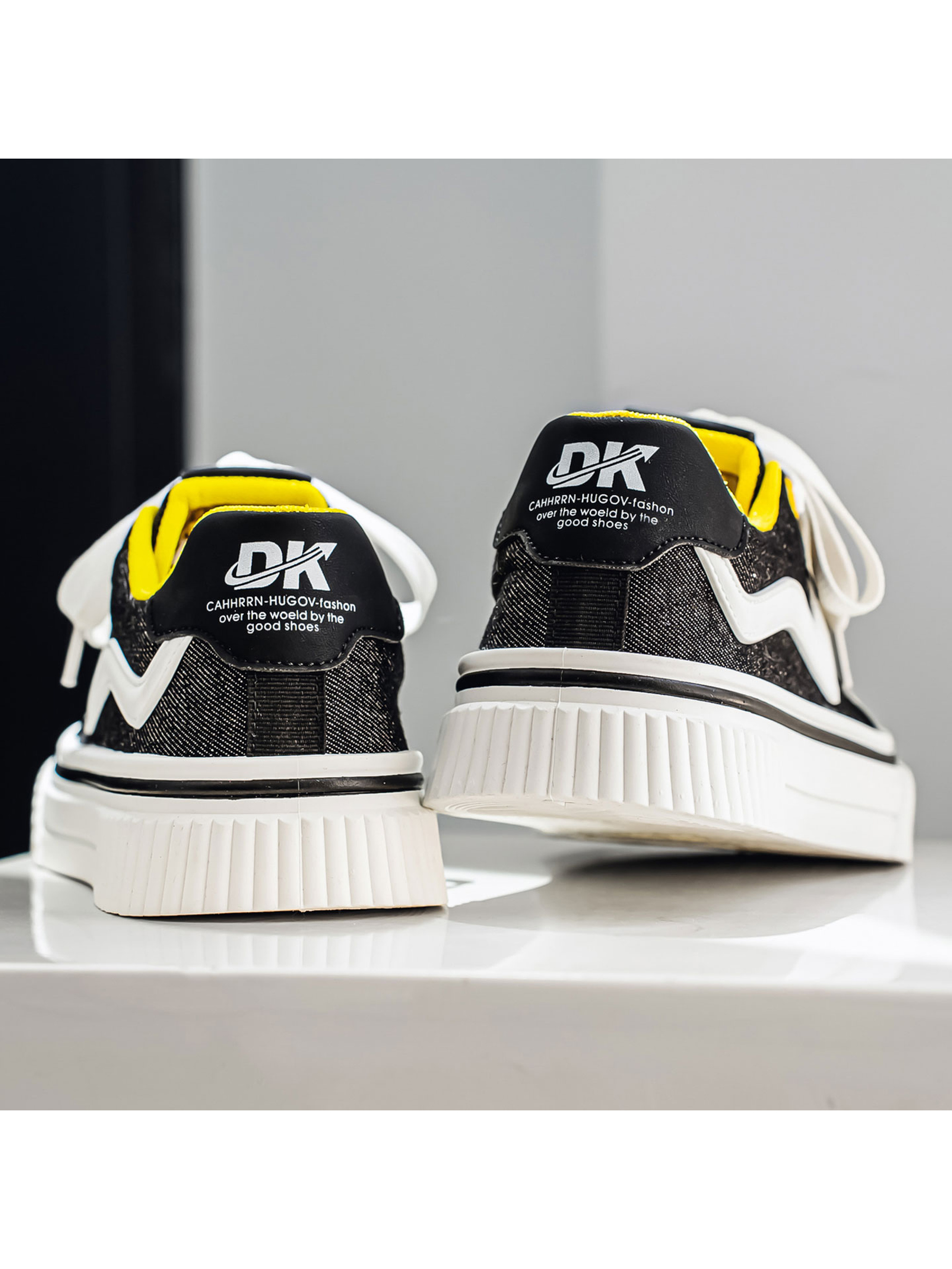 Contrast Tab Casual Sneakers