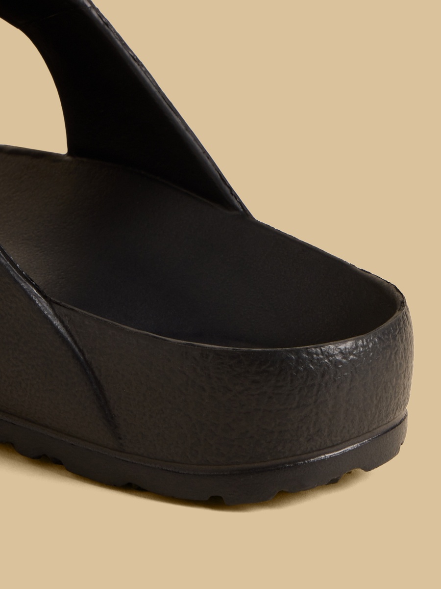 Buckle Detail Beach Slippers