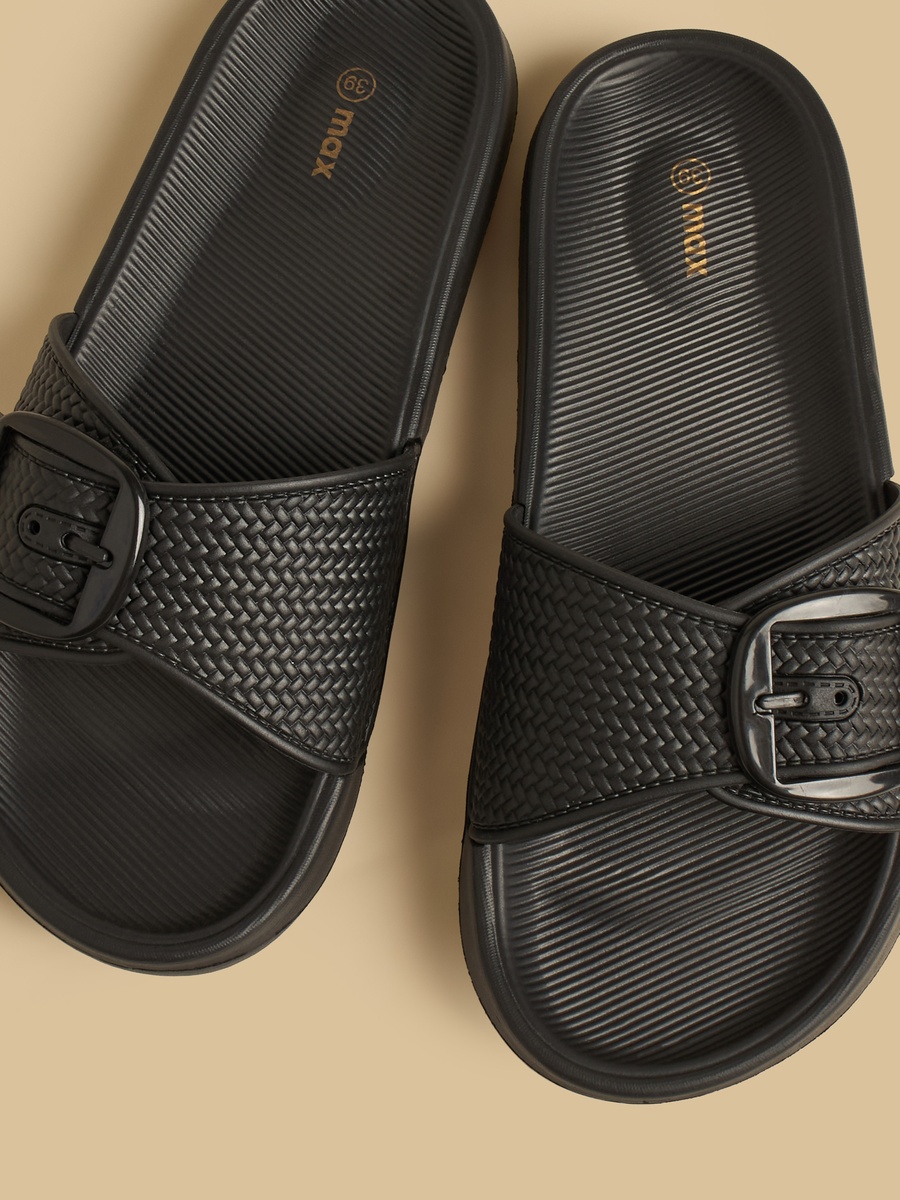 Buckle Accent Slides