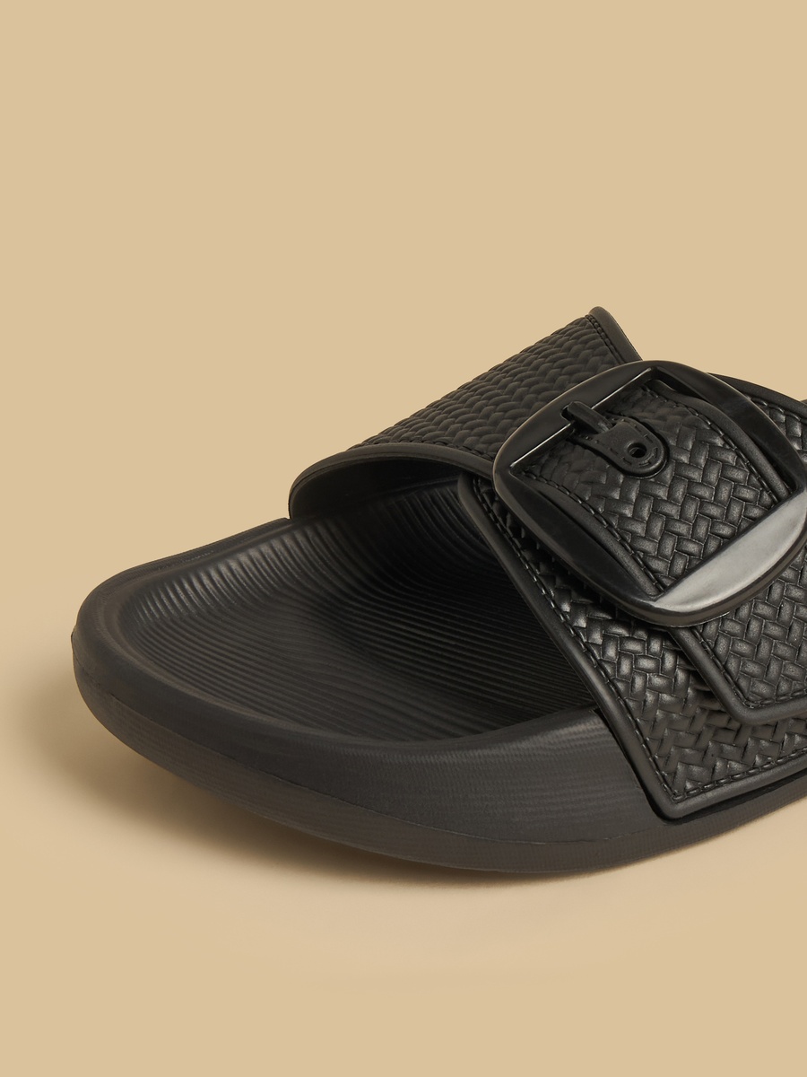 Buckle Accent Slides