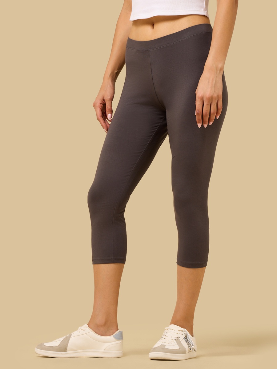 Mid-Rise 3/4 Leggings